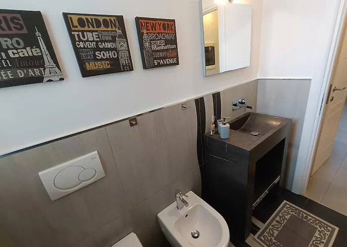 Elegantemente Arredata تّشيرفييا