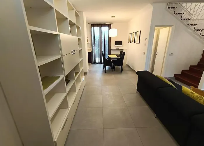 Elegantemente Arredata تّشيرفييا