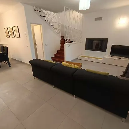 בית נופש Elegantemente Arredata קרביה