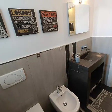 Elegantemente Arredata 체르비아